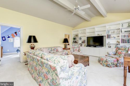 12561 Ansin Cir Dr, Rockville MD 20854-6912 exterior