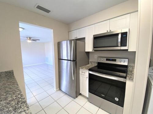 813 109 Ave, Naples FL 34108-1813 exterior