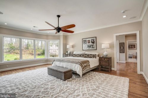 8503 Country Club Dr, Bethesda MD 20817-4579 exterior