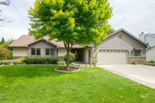 3132 Oakdale Ln, Appleton, WI 54914-6875