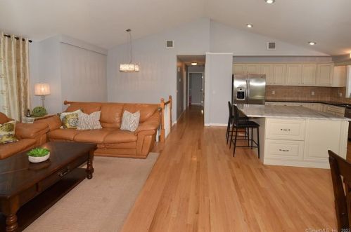 332 Frst St, Hartford CT 06118-2415 exterior