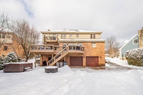 2587 Rossmoor Dr, Pittsburgh PA 15241-2581 exterior