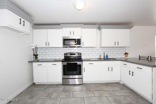 2727 Atlanta Ave, Phoenix AZ 85040-2710 exterior