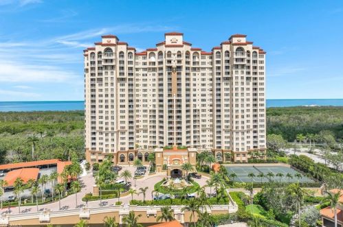 6597 Nicholas Blvd, Naples FL 34108-7264 exterior