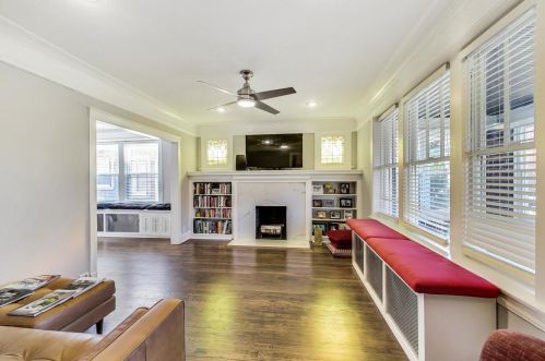 7443 Merrill Ave, Chicago IL  60649-3210 exterior