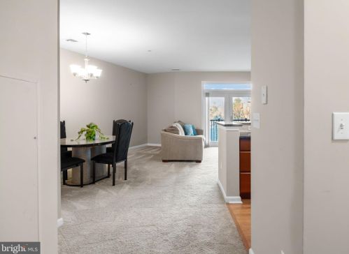 425 Carson Ter, Huntingdon Valley PA  19006-4720 exterior