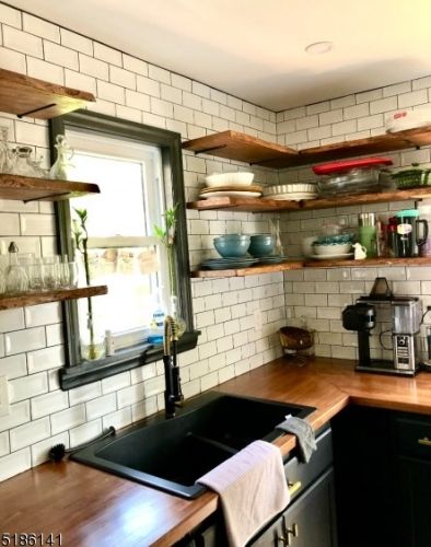 5 Bucknell Trl, Hopatcong NJ  07843-1760 exterior