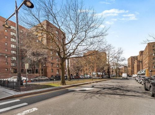 1700 Metropolitan Ave, Bronx NY  10462-6900 exterior