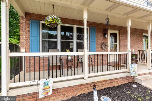 17 Starlite Dr, Littlestown, PA 17340-1660