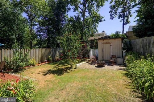 2331 Glendale Ter, Alexandria VA 22303-1907 exterior