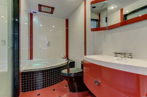 71 Euclid St, Valley Stream NY 11580-4148 exterior