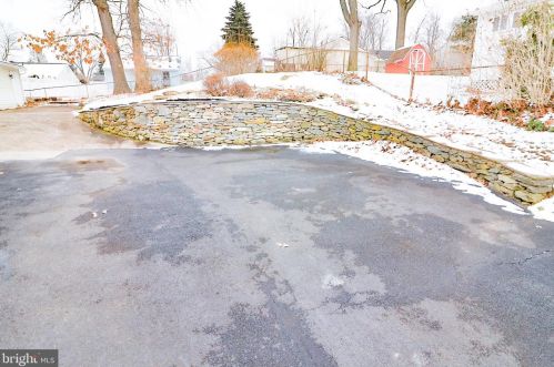 1201 Clagett Dr, Rockville MD 20851-2116 exterior