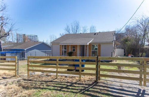 5625 Arlington Park Dr, Dallas TX  75235-6201 exterior