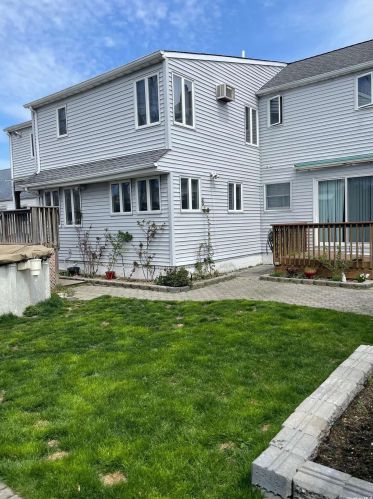 32 Albermarle Ave, Babylon NY 11704-8002 exterior