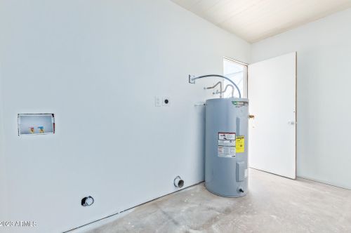 2925 42nd Ave, Phoenix AZ  85019-4323 exterior