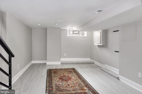 2407 Carpenter St, Philadelphia PA 19146-2342 exterior