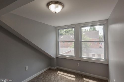 328 Walnut St, Lancaster PA  17602-2404 exterior