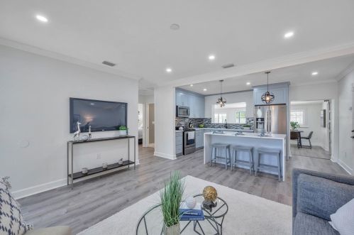 3912 Bay View Ave, Tampa FL  33611-1234 exterior