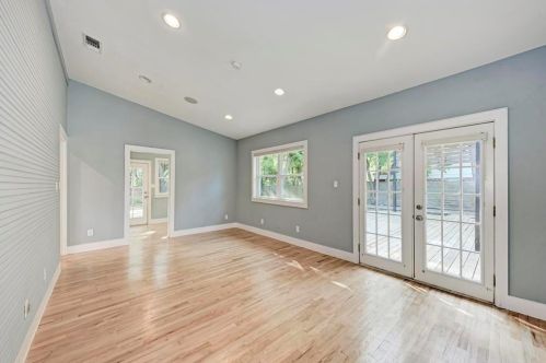 6105 Belfast Dr, Austin TX 78723-1117 exterior