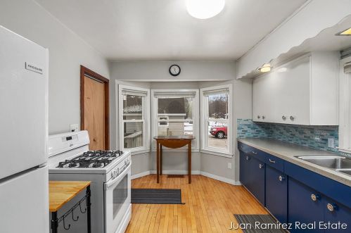 2533 Philo Ave, Meskegon MI 49441-1229 exterior