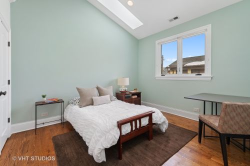 5048 Oakley Ave, Chicago IL 60625-1830 exterior