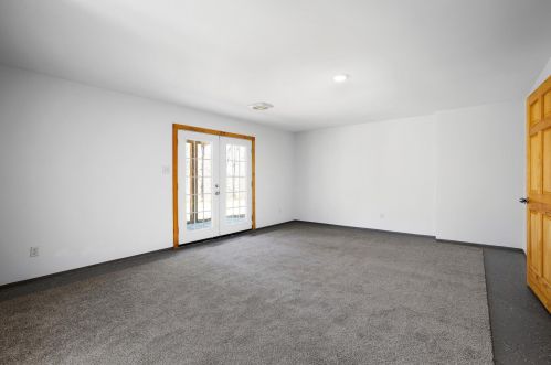 160 Hall Rd, Barrington NH 03825-3211 exterior