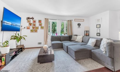 51 Morris Ave, West Milford Lakes NJ  07480-1118 exterior