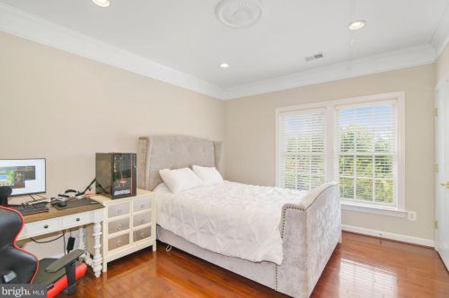 19372 Ml Dm Pl, Leesburg VA 20176-1637 exterior