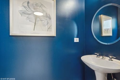 1774 Ainslie St, Chicago IL 60630-2018 exterior