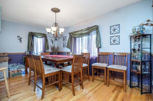 7 Ln St, Seymour CT 06483-3333 exterior