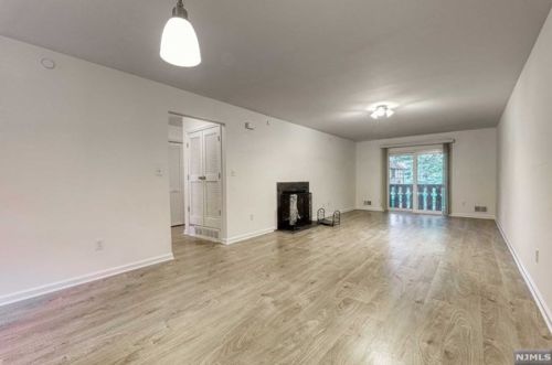 1807 Faulkner Ct, Mahwah NJ  07430-3491 exterior