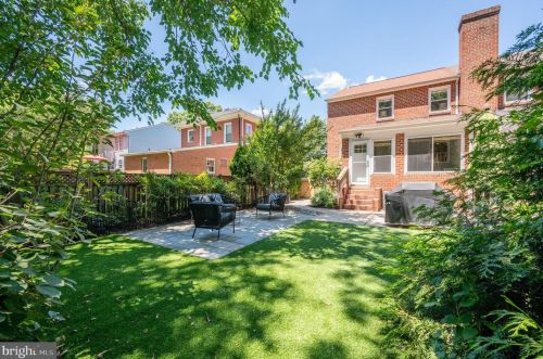 303 Raymond Ave, Alexandria VA 22301-1038 exterior