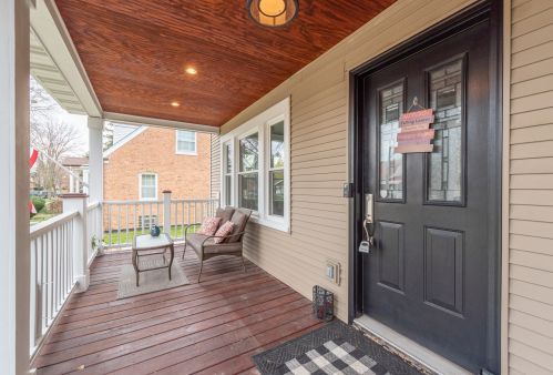 7028 Ozark Ave, Chicago, IL 60631-1064