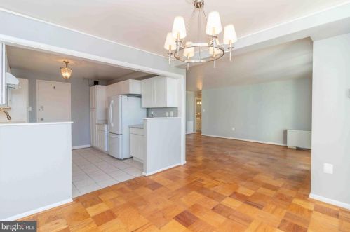 10201 Grosvenor Pl, Rockville MD  20852-4600 exterior