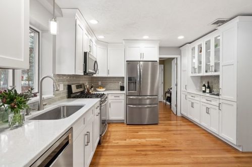 31 Candlestick Rd, North Andover MA 01845-3235 exterior