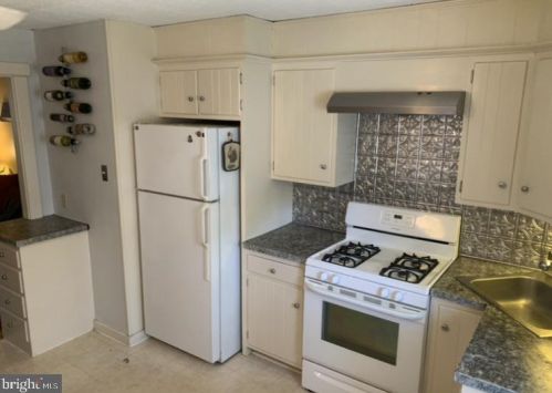 622 New Holland Ave, Lancaster PA 17602-2135 exterior