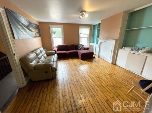 28 Stone St, New Brunswick NJ 08901-1138 exterior