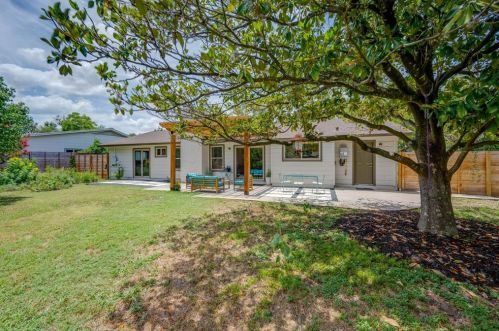 5405 Fairmont Cir, Austin TX 78745-2757 exterior