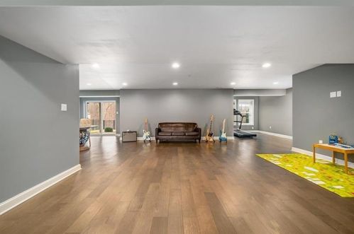 216 Overlook Dr, Pittsburgh PA 15216-1545 exterior