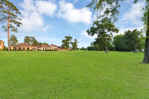 8118 12 Fairway Ln, Humble TX 77346-1716 exterior