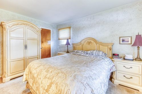 42 Larry Dr, Commack NY 11725-3326 exterior