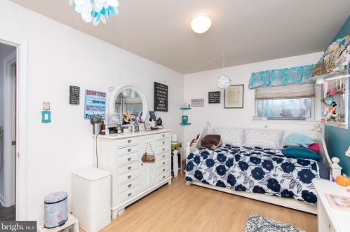 18 Trinity Ln, Blenheim NJ exterior