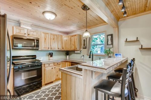 100 Dartmoor Rd, Saint Paul MN 55115-2082 exterior