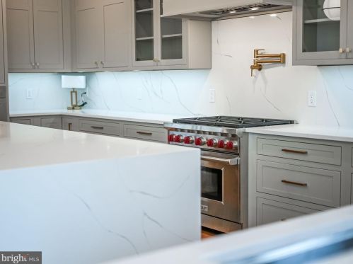 1422 Mayflower Dr, Mc Lean VA 22101-5615 exterior