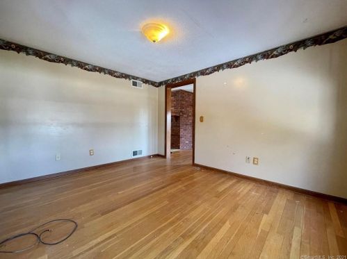 254 Jobs Hl Rd, Ellington CT 06029-2209 exterior