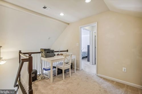 3570 Huntley Manor Ln, Alexandria VA  22306-5111 exterior