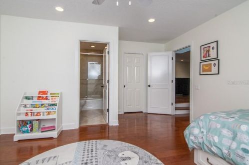 4949 Bayshore Blvd, Tampa FL 33611-3851 exterior