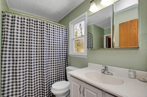 68 Stuart Dr, Poughkeepsie NY 12603-4714 exterior