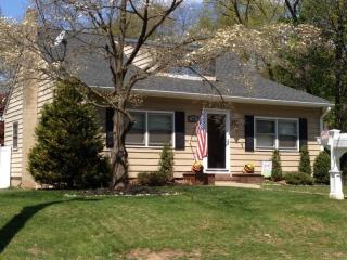17 Fairview Ave, Pequannock Township, NJ 07440-1625