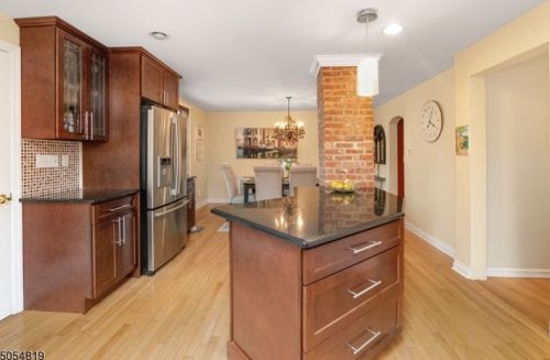 105 Cedar St, Livingston NJ 07039-4205 exterior